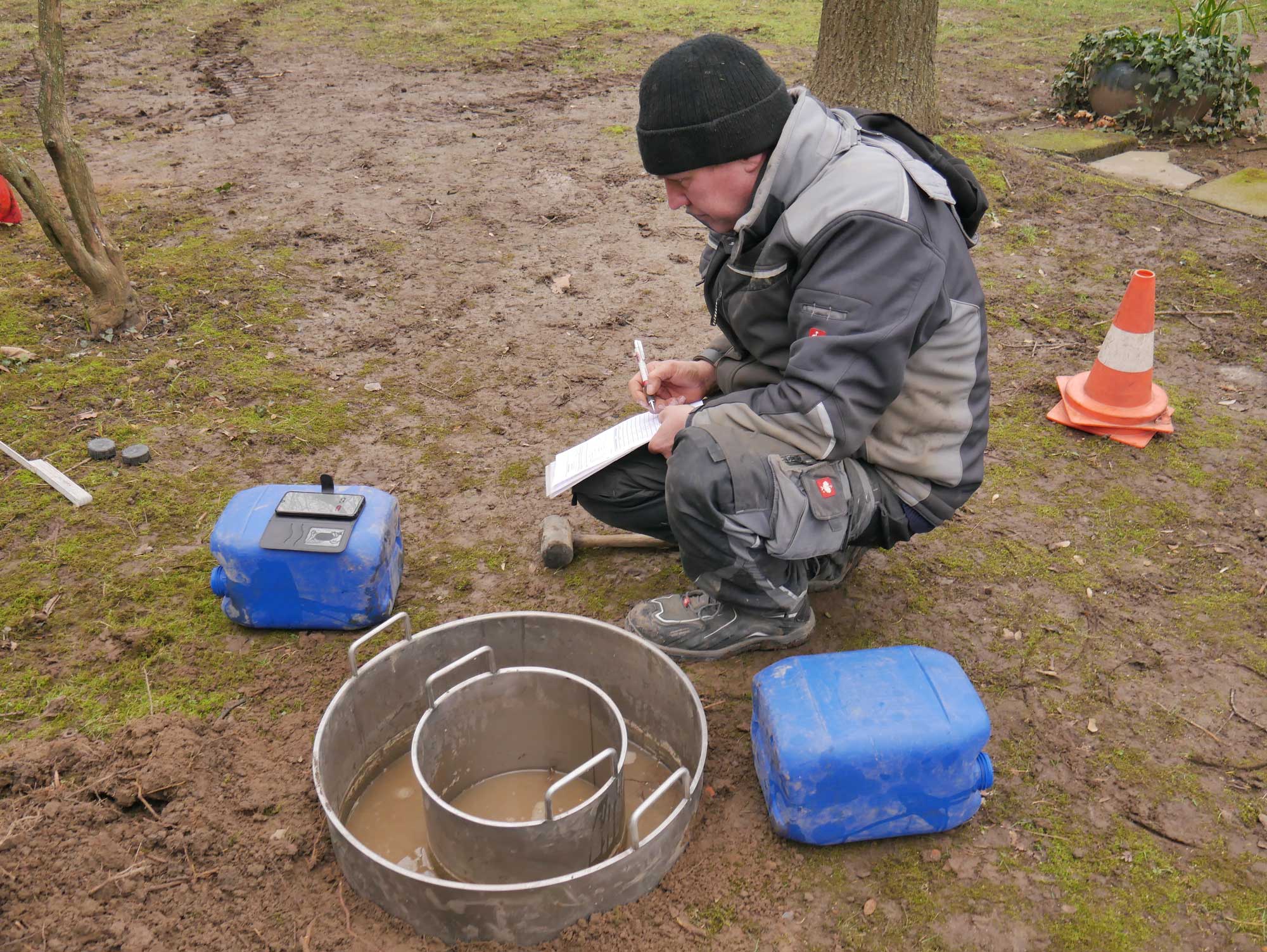 Hydrogeologie - Bodengutachter-Doppelringinfiltrometer